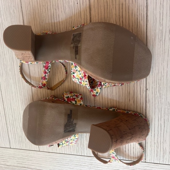 Lauren Conrad Spring Floral Print platform sandals w/ ankle strap. Size 10 - Picture 10 of 10
